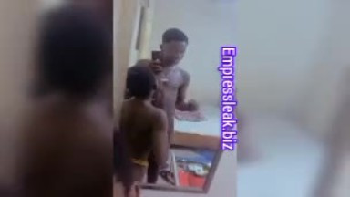 Une étudiante de Kumasi et son petit ami fumeur